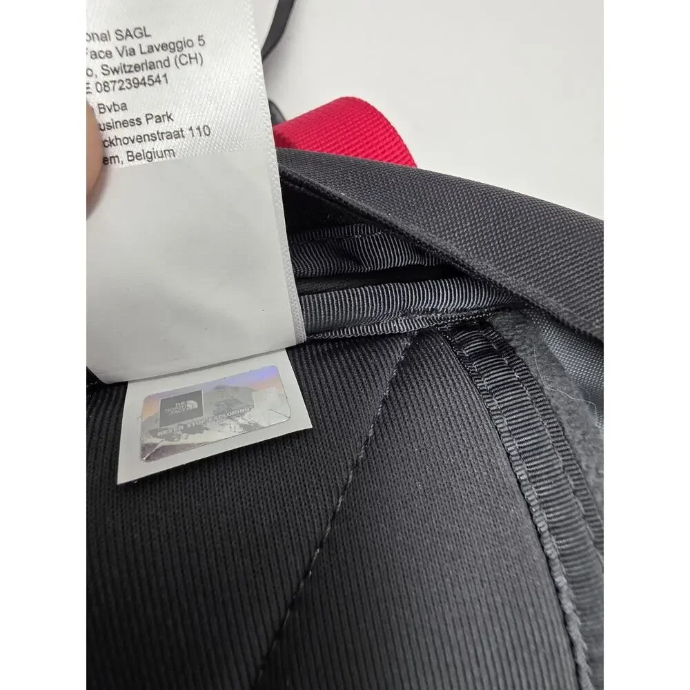 North Face Recon Backpack Blue/Red. Great bag for hiking, travel and school bag